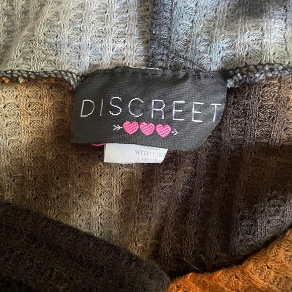 Sweatshirt I Discreet Womans size medium sweatshirt - Picture 4 of 4